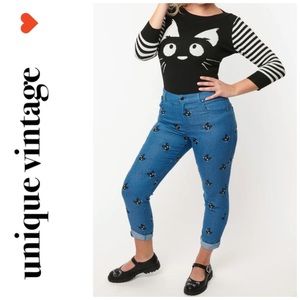 Unique Vintage Blue Denim & Cats Marilyn Jean Capris Size Medium 6/8.
